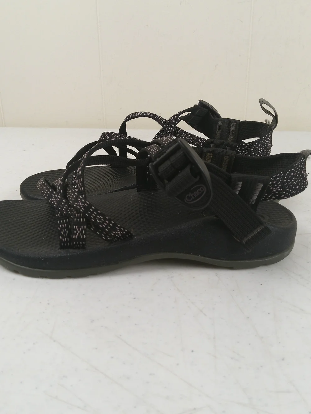 Chaco Youth Black Strappy Sport Hiking Sandals Outdoor Trail Travel Size 4